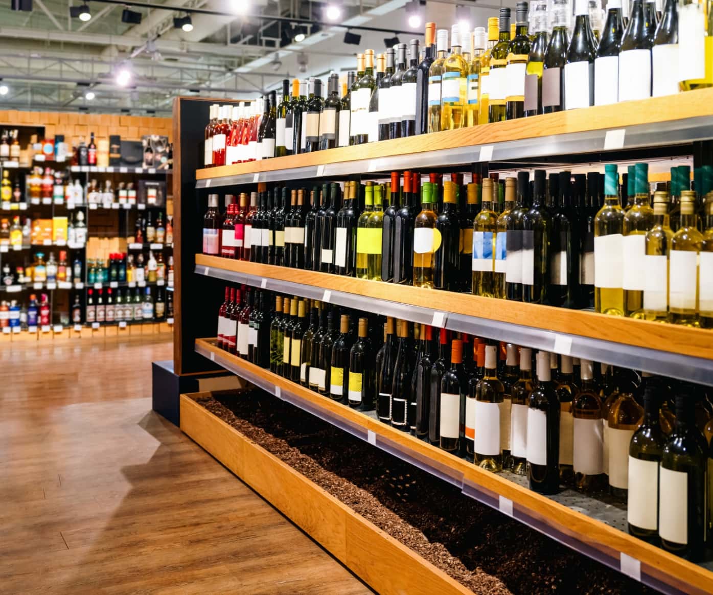 世界のお酒を取りそろえた店内